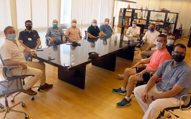 The mayor meets with the organizing entities of the march to respect the tourism sector