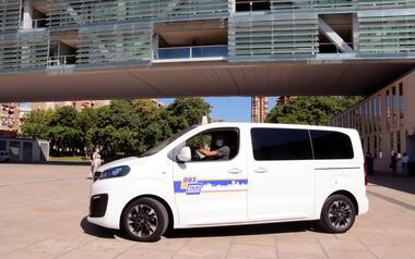 Benidorm amplía su flota de vehículos con un nuevo taxi de 7 plazas  