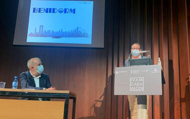 El alcalde expone la estrategia de movilidad sostenible de Benidorm en una jornada temática organizada en Alcoy