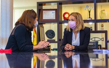 La cónsul de Rumanía visita el Ayuntamiento de Benidorm