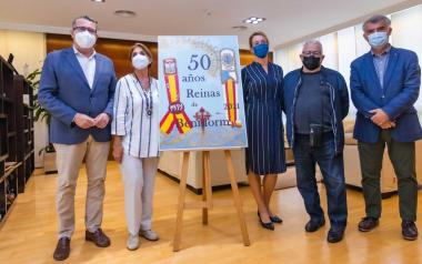 La ciudad conmemora los 50 años de Reinas de las Festes Majors y de la escenificación de la Trobada de la Mare de Déu con una exposición 
