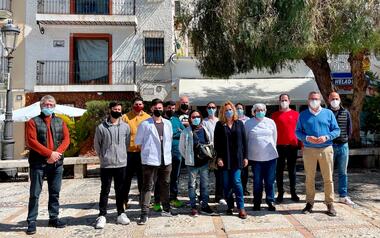 Toni Pérez saluda als alumnes del Màster d'Arrossos i Alta Cuina Mediterrània Aplicada en finalitzar les seues pràctiques a Benidorm...