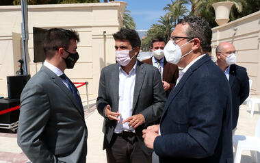 Toni Pérez anima als jóvens empresaris a "sumar per a la recuperació"...