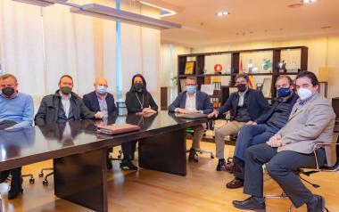 La nueva junta directiva de FOPA se reúne con el alcalde Toni Pérez
