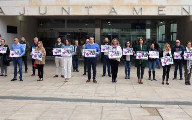 Minuto de silencio en el Ayuntamiento de Benidorm.