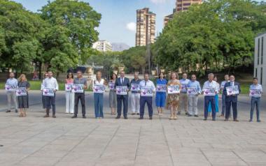 Minuto de silencio en el Ayuntamiento de Benidorm.