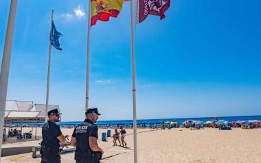 Caselles: “Benidorm ha reforzado la presencia policial en las playas por la época estival” 
