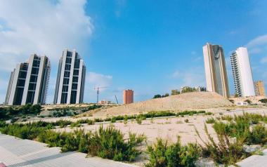 El Grupo Socialista denuncia un “pelotazo” de 20 millones a cuenta de la torre eólica de Poniente