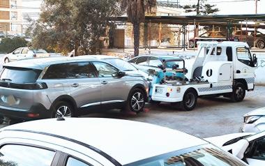 El PSOE denuncia que la mala señalización provoca la retirada de miles de vehículos al año en las zonas de estacionamiento regulado