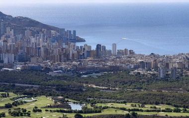 Benidorm inicia la licitación para adquirir cinco lotes de contenedores de recogida selectiva de residuos 