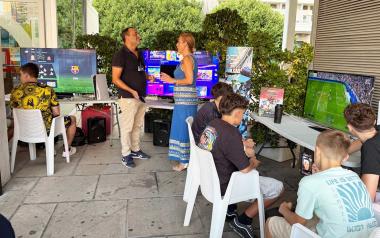 Decenas de niños y jóvenes disfrutan de la primera sesión del ‘Gaming Benidorm Party’