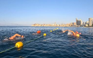 Benidorm amplía el canal de nado en la playa de Poniente 