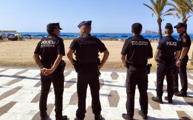 Policías nacionales de Francia se desplazan a Benidorm para colaborar en la ‘Operación Verano’