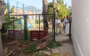 Benidorm mejora la jardinería de 18 centros educativos antes del inicio del curso escolar 