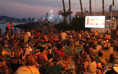 La proyección de ‘Luca’ en Mal Pas abre el ciclo ‘Cine en la Playa’ ante centenares de personas