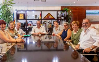 La nueva junta directiva del Club de Leones se presenta al alcalde de Benidorm 