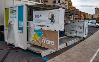 Benidorm firma un convenio con el Consorcio de Residuos y FCC para gestionar la recogida de aceite doméstico usado y residuo textil   