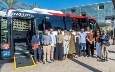 Un nuevo autobús adaptado prestará servicio en la línea 26 del transporte urbano de Benidorm