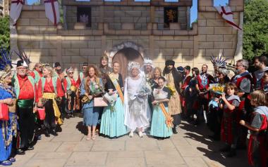 Moros y Cristianos de Benidorm cesan los enfrentamientos tras la lectura del ‘Parlamento de Paz’ ante centenares de personas