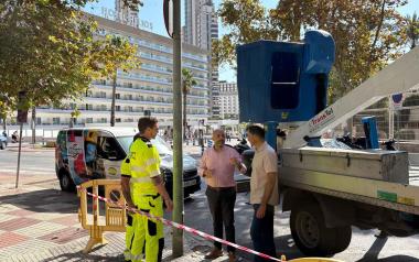 Benidorm testea la seguridad y mejora la conservación de 200 farolas