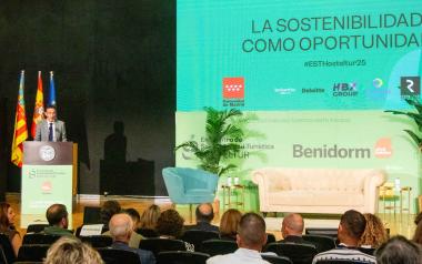 Benidorm reivindica su modelo de planificación urbana sostenible en el IV Encuentro de Sostenibilidad Turística Hosteltur