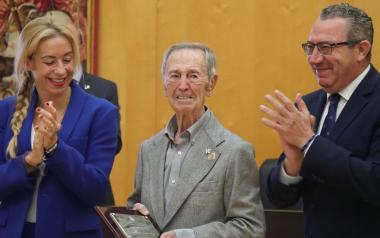 José Luis Sarrió García recibe el reconocimiento como Vecino Ejemplar de Benidorm 2025