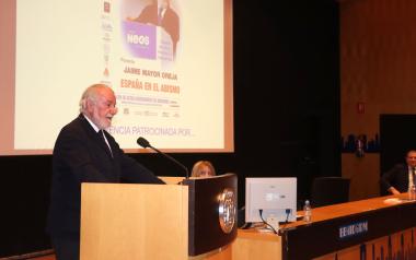Mayor Oreja ofrece su visión del país en su conferencia ‘España en el abismo’ 