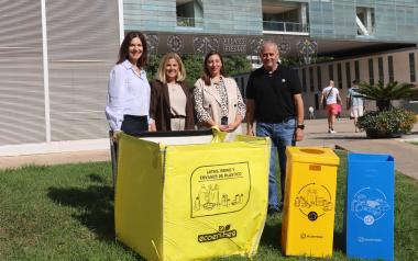 Benidorm impulsa la concienciación sobre el reciclaje con el reparto a las peñas de contenedores de envases y de papel cartón