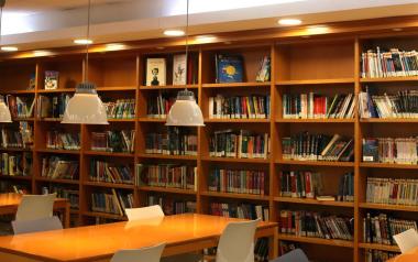 La Biblioteca Central de Benidorm inaugura el ciclo ‘Encuentros con autor’ con Luis Miguel Morán Bregel