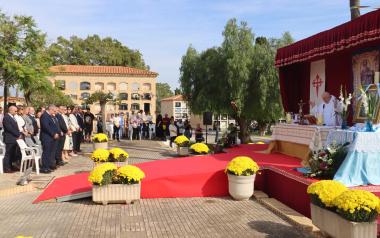 Visitas multitudinarias a los cementerios de Benidorm con motivo de la celebración de Todos los Santos 