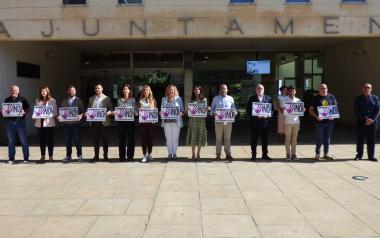 Minuto de silencio en el Ayuntamiento de Benidorm.
