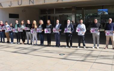 Benidorm guarda un minuto de silencio como condena hacia el último asesinato machista confirmado cometido en Zaragoza 