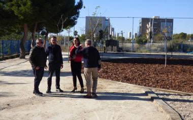 Benidorm culmina la naturalización del patio del colegio Gabriel Miró