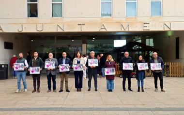  Minute of silence in Benidorm to condemn the femicide of a 29-year-old woman in Alicante