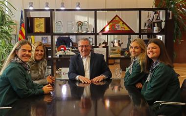 Las ‘fadrines’ de la Festa del Roser organizan un ‘tardeo’ navideño el próximo 27 de diciembre