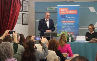 El IES Mediterrània alberga una jornada para fortalecer los vínculos entre los centros de FP y el tejido empresarial