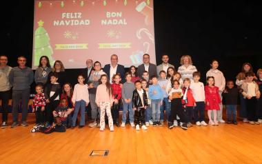 Benidorm premia a 19 escolares en el XVII Concurso de Postales Navideñas