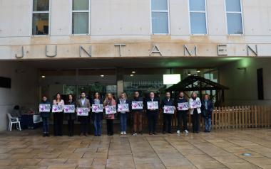 Benidorm condena los crímenes machistas de dos mujeres en las provincias de Tarragona y Valencia