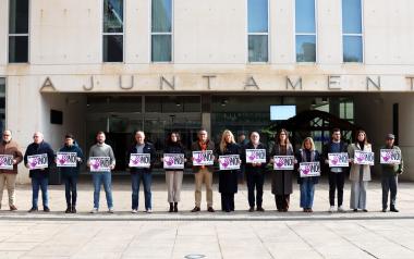 Benidorm condena los crímenes machistas de dos mujeres cometidos en Badajoz y Baleares