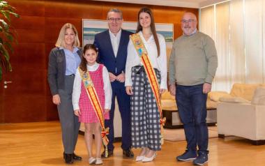 Toni Pérez recibe a Laura Ivars y Carmen Guillem, reinas de las FMP 2026