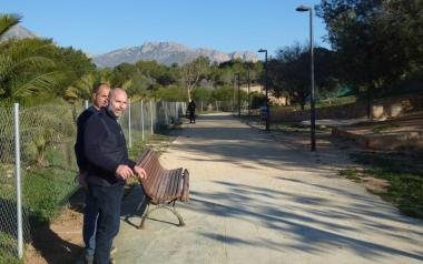 Benidorm realiza una intervención de mejora en el parque canino junto a la plaza de toros