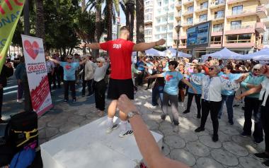 La Feria Saludable del ‘Actíva-t Fest’ llena de actividad física, salud y bienestar el Parque de Elche