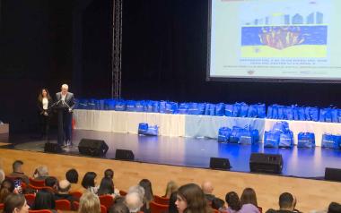 La Barqueta premia a los jóvenes artistas en su XXIII Certamen Escolar de Dibujo y Pintura