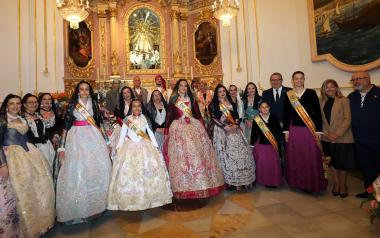 Las Fallas de Benidorm ofrendan a la Mare de Déu del Sofratge en el preludio de su día grande