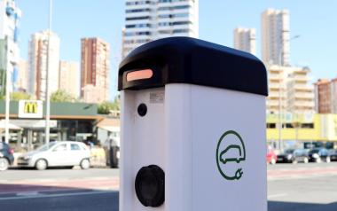 Benidorm impulsa la instalación de nuevos puntos de recarga para vehículos eléctricos en Levante