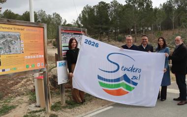 La bandera ‘Sendero Azul’ que reconoce la recuperación de El Moralet ya ondea en el parque  