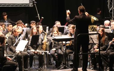 La Nova celebra su 14º aniversario con un lleno absoluto en el Centro Cultural