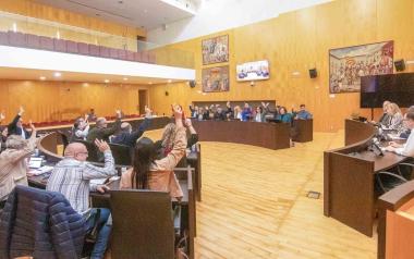 El pleno aprueba iniciar los trámites del nuevo contrato de la ORA y del Benidorm Open Arena