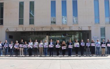 Minuto de silencio en Benidorm para condenar el asesinato machista de una mujer en Córdoba