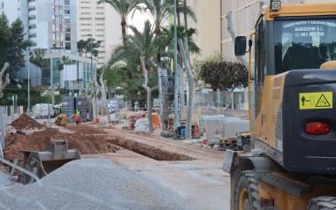 Benidorm impulsa la ejecución de las obras de la calle Montecarlo para finalizarlas antes de acabar el año